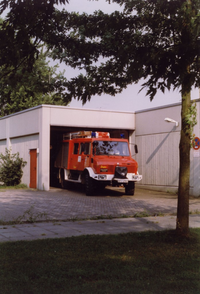 Der Strothetalhallen-Anbau hat nach über 17 Jahren als Feuerwehr-Geräteraum ausgedient. Foto: H. Wiemann, 1998